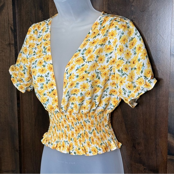 Tops - Yellow Sunflower Print white Crop Top deep v neck Size S smocked waist summer